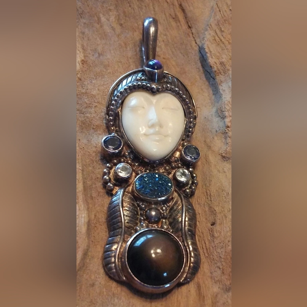 Sajen Goddess Pendant 925 SS Natural Stones